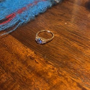 Vintage condition 10k gold amethyst ring.